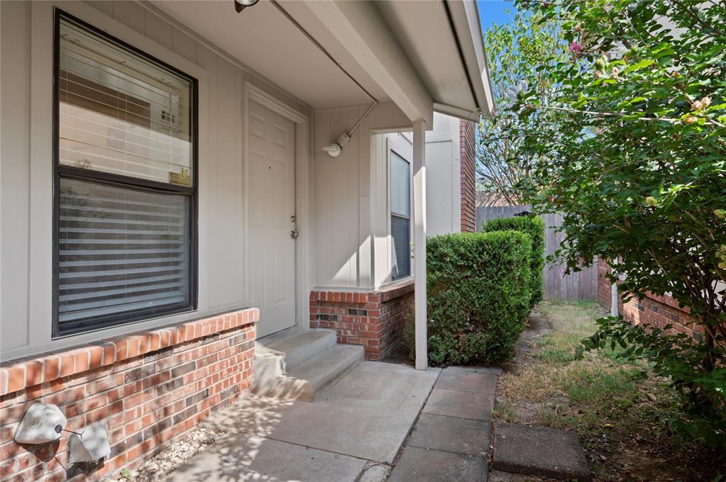 13047 E 28th Place Property Photo 2