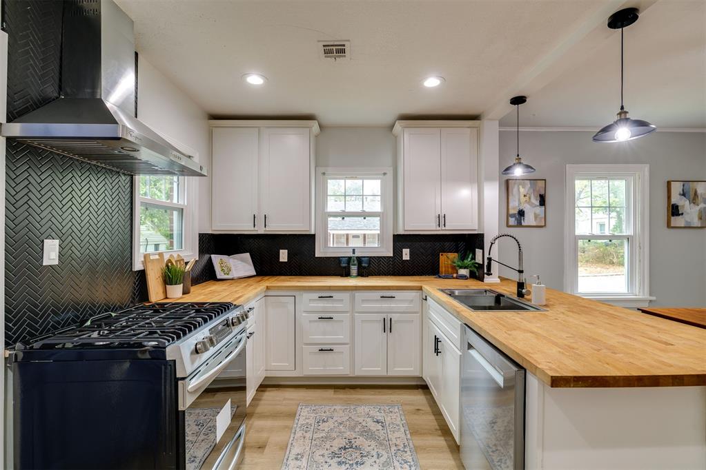 1608 Nw 42nd Place Property Photo 11