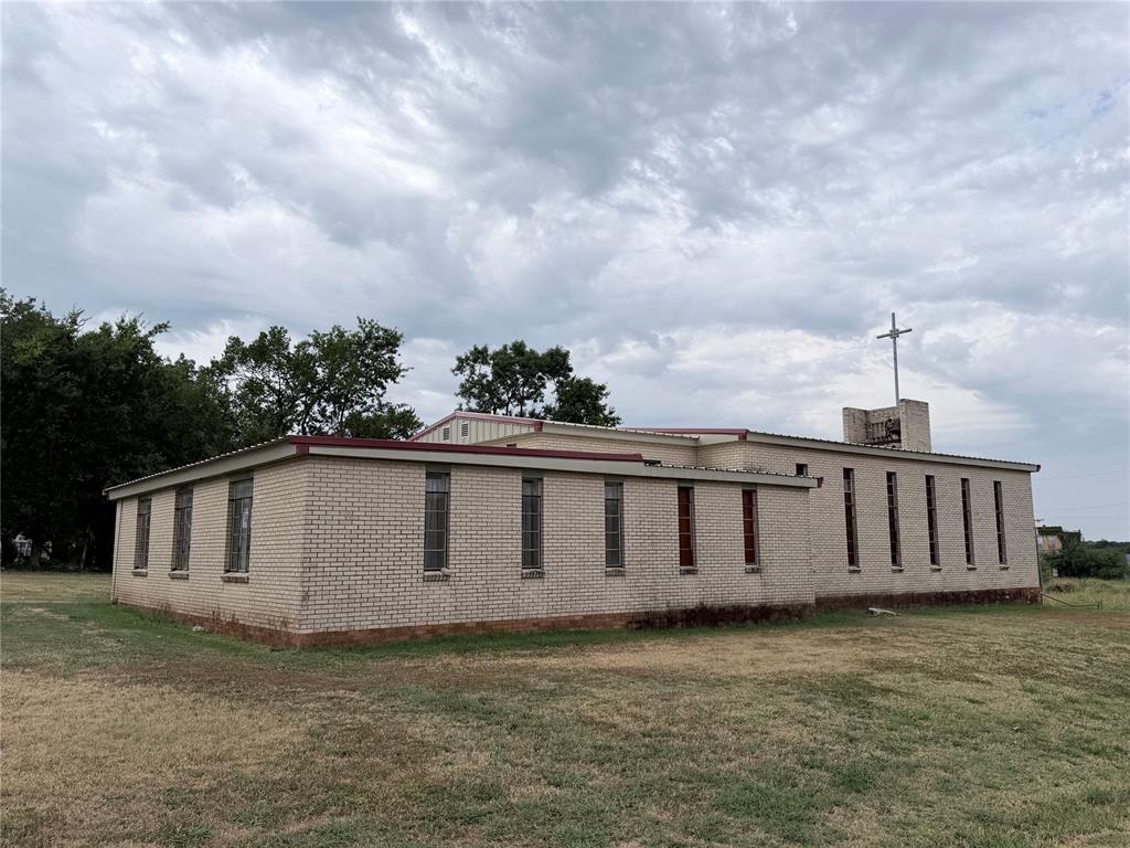 220 N Miller Avenue Property Photo 4