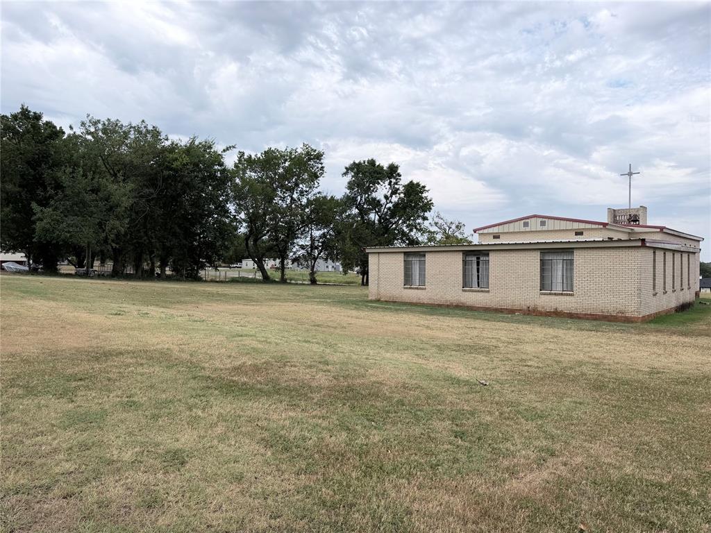 220 N Miller Avenue Property Photo 5