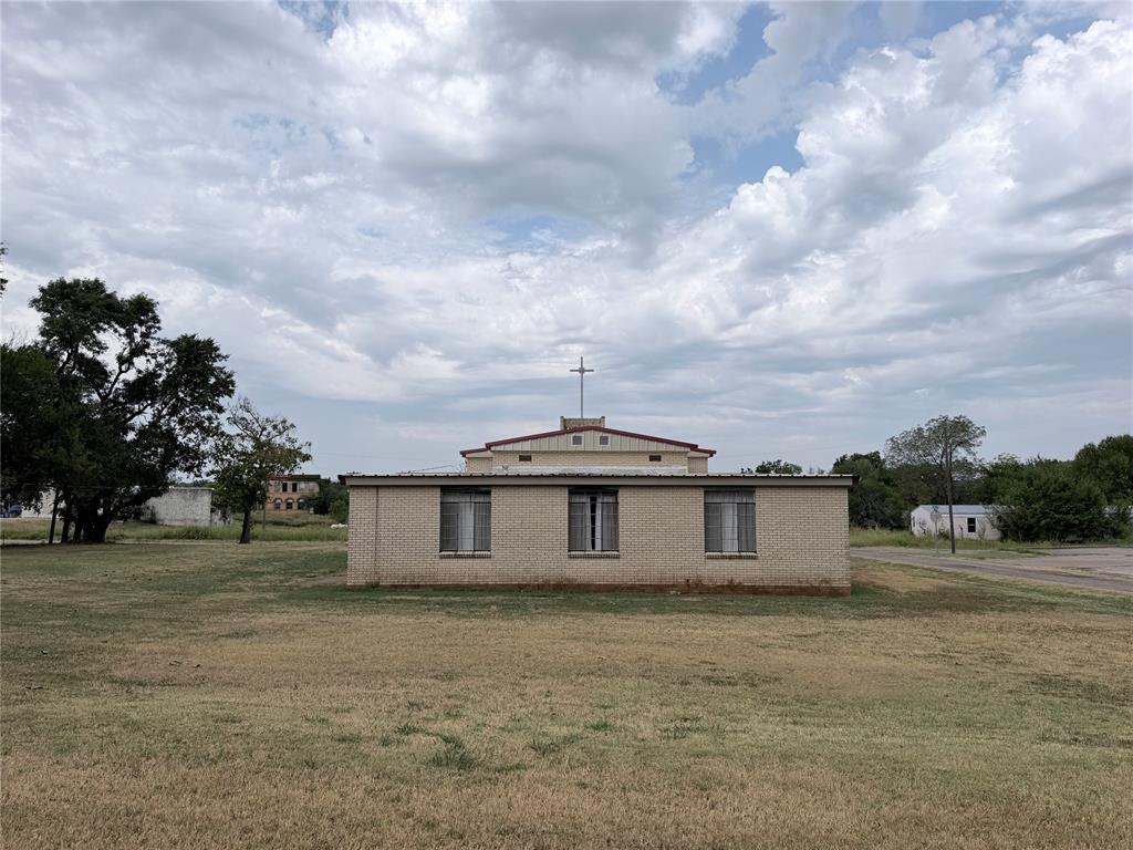 220 N Miller Avenue Property Photo 6
