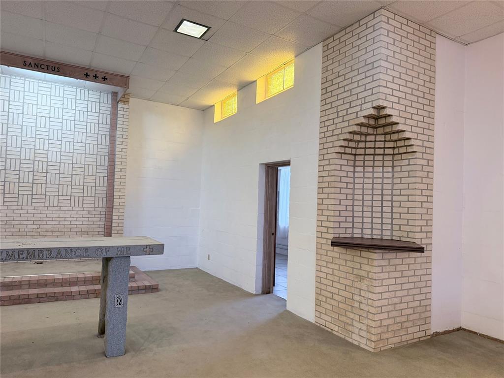 220 N Miller Avenue Property Photo 18