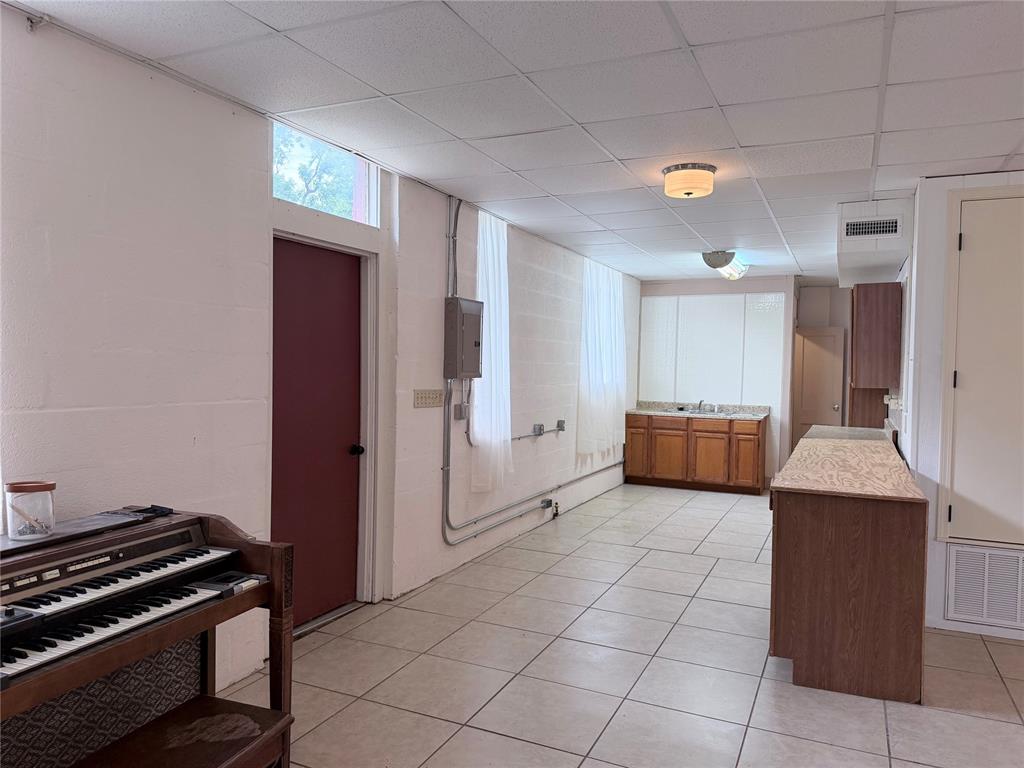 220 N Miller Avenue Property Photo 25