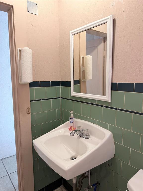 220 N Miller Avenue Property Photo 33