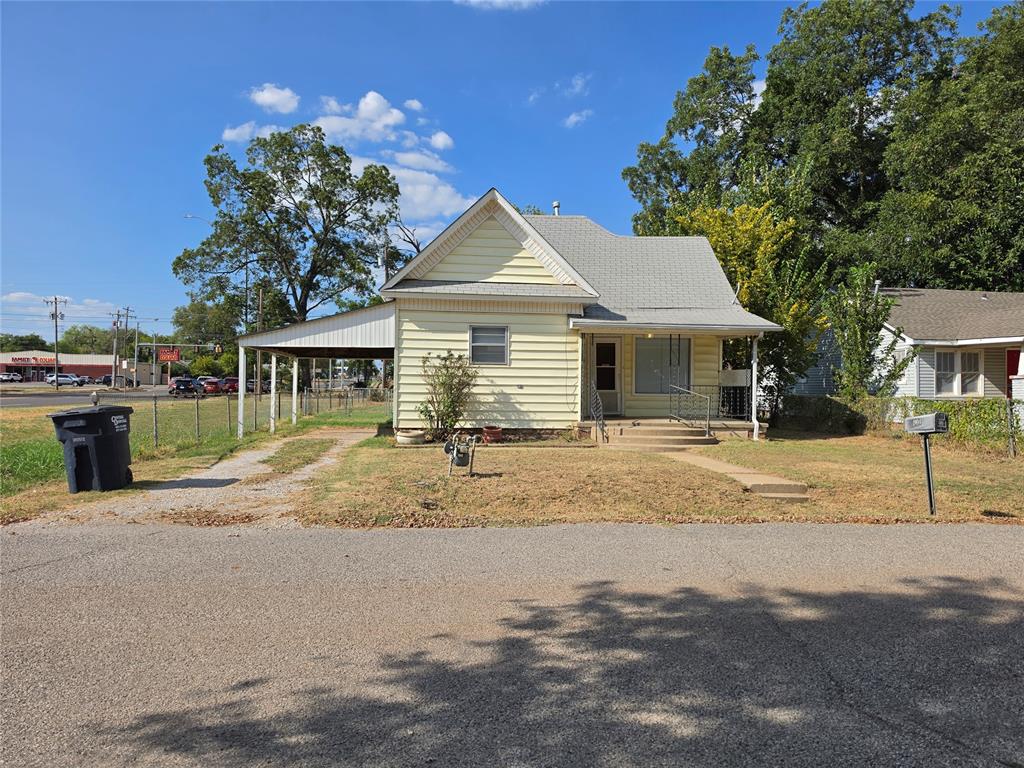 904 E 7th Street Property Photo 3