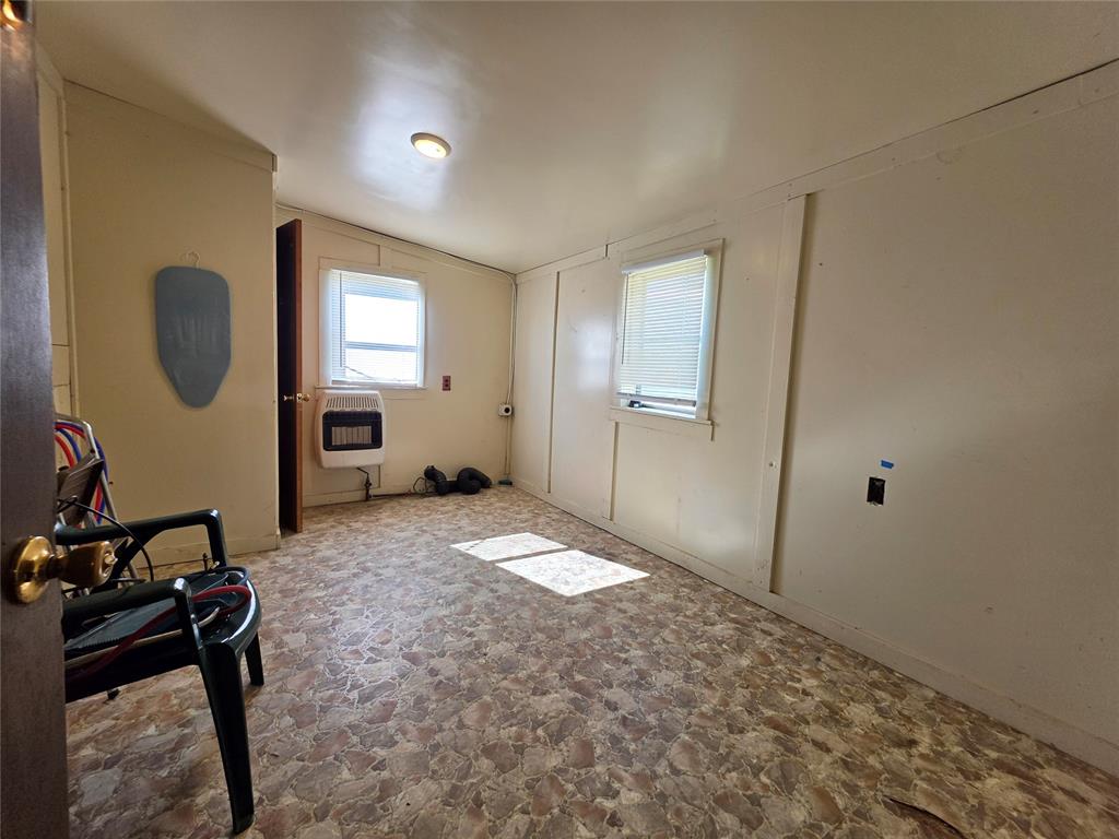 904 E 7th Street Property Photo 13
