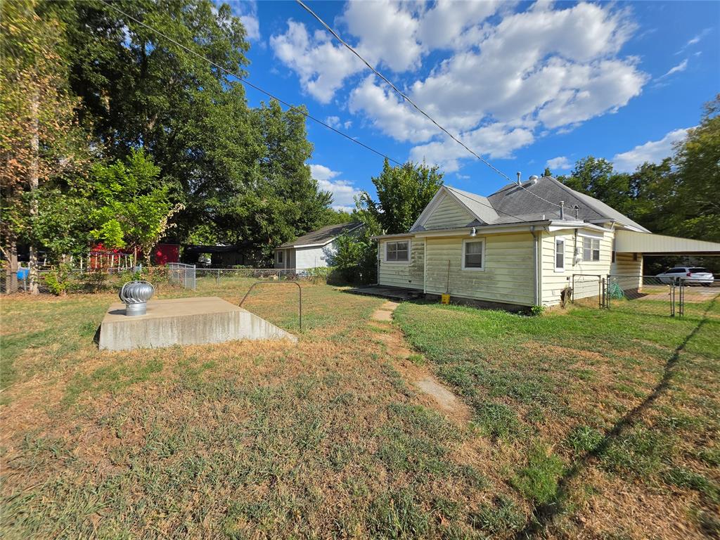 904 E 7th Street Property Photo 25