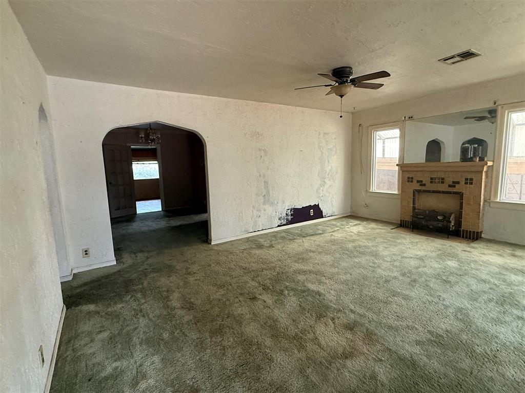 206 W 1st Street Property Photo 2