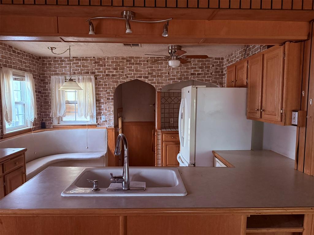 206 W 1st Street Property Photo 4