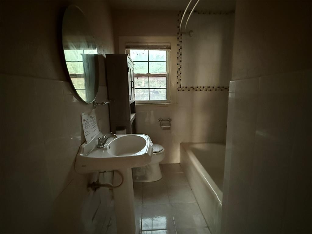 206 W 1st Street Property Photo 7