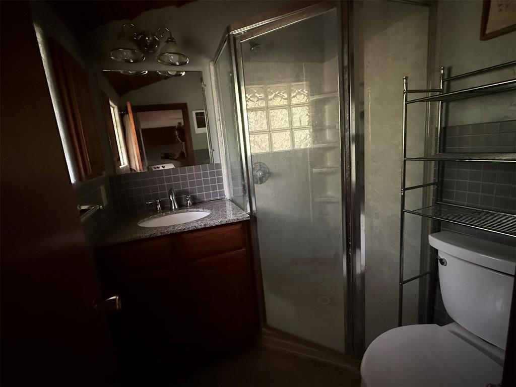206 W 1st Street Property Photo 14