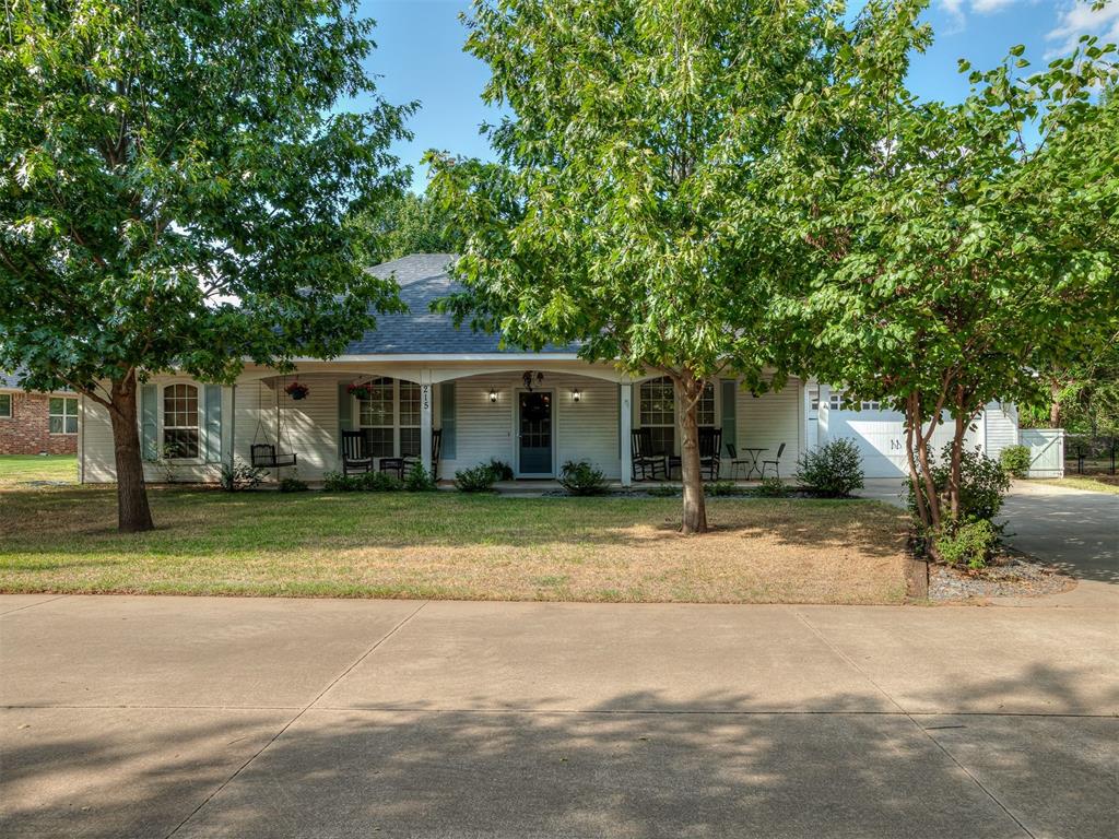 215 E Haven Lane Property Photo 2