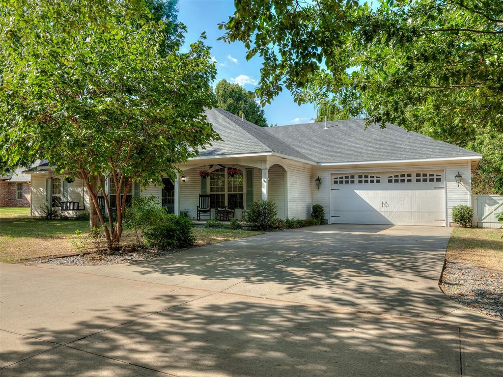 215 E Haven Lane Property Photo 3
