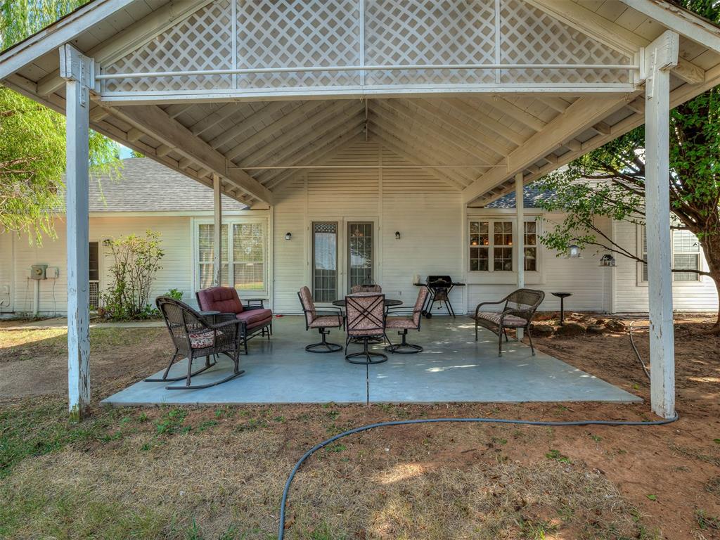 215 E Haven Lane Property Photo 36