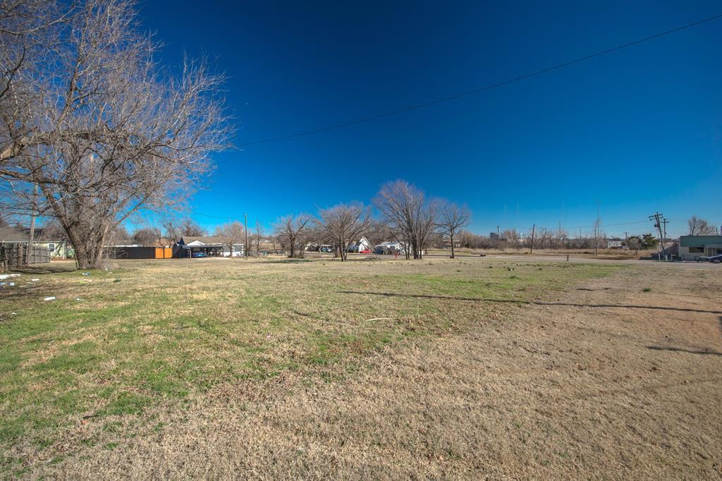 8315 N Western Avenue Property Photo 16
