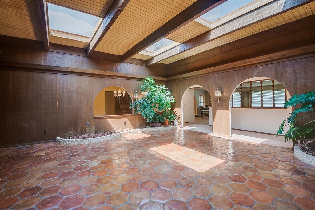6109 Shaftsbury Road Property Photo 4