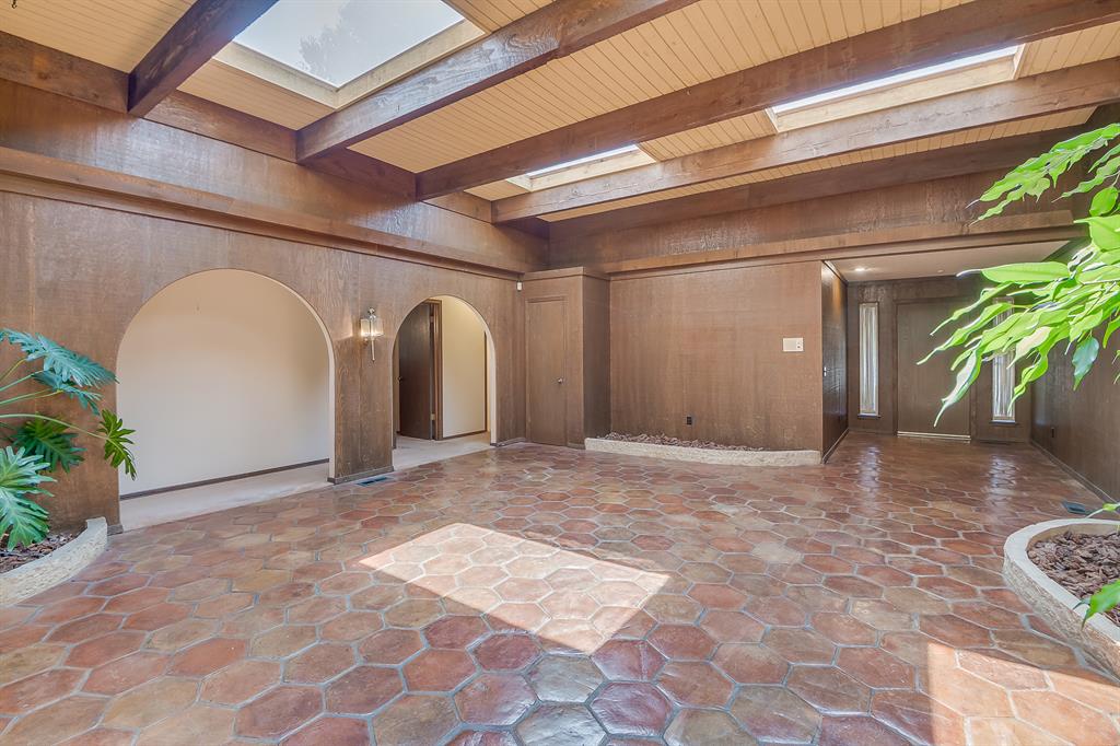 6109 Shaftsbury Road Property Photo 5