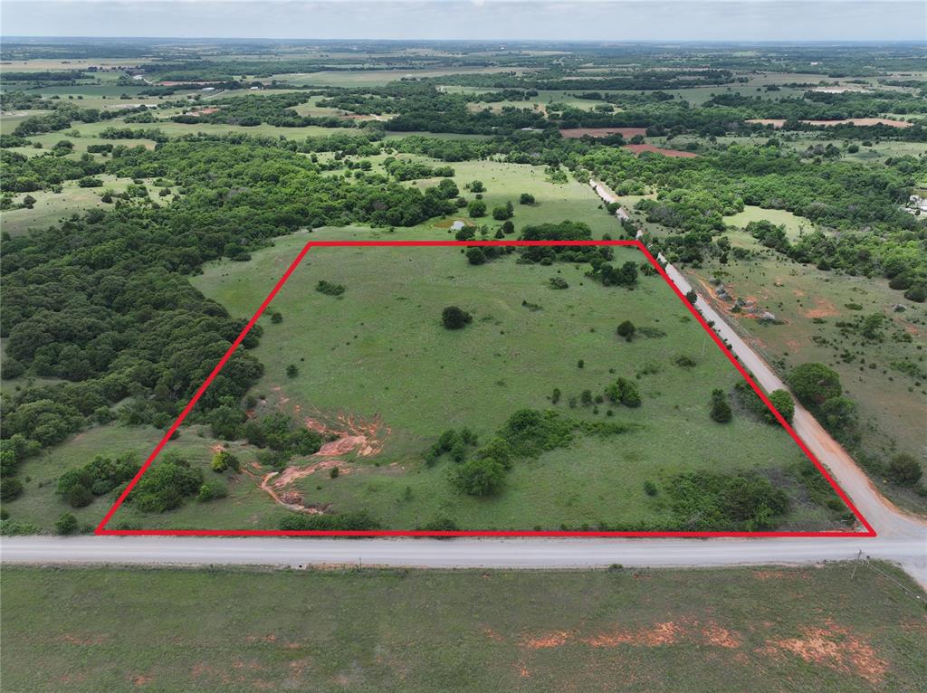 2 E 1450th Road Property Photo 2