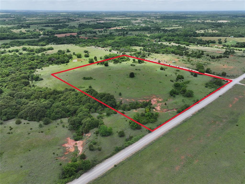 2 E 1450th Road Property Photo 3