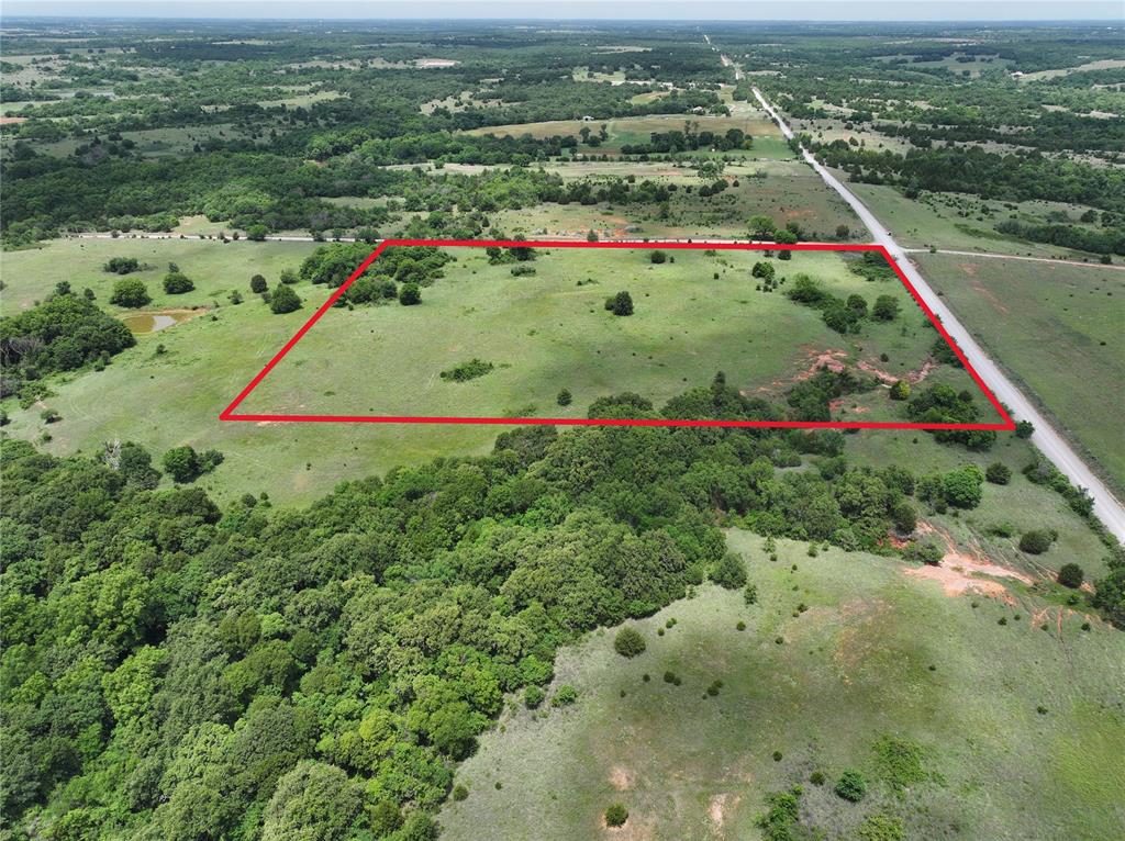 2 E 1450th Road Property Photo 4