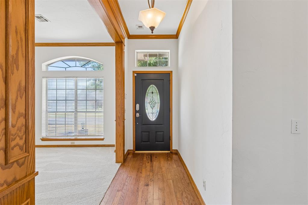 1800 Coopers Hawk Court Property Photo 2