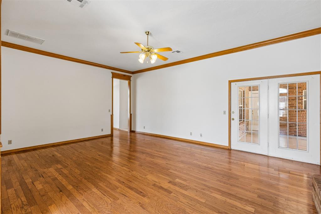 1800 Coopers Hawk Court Property Photo 7