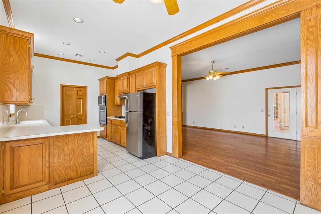 1800 Coopers Hawk Court Property Photo 9
