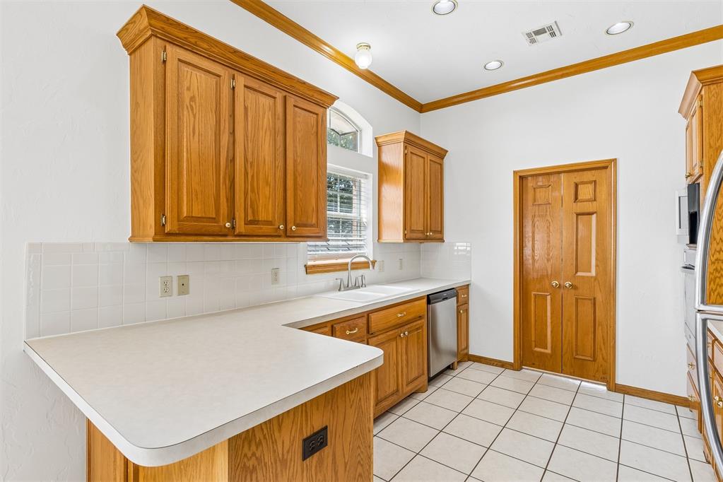1800 Coopers Hawk Court Property Photo 13