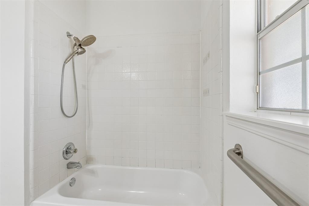 1800 Coopers Hawk Court Property Photo 36