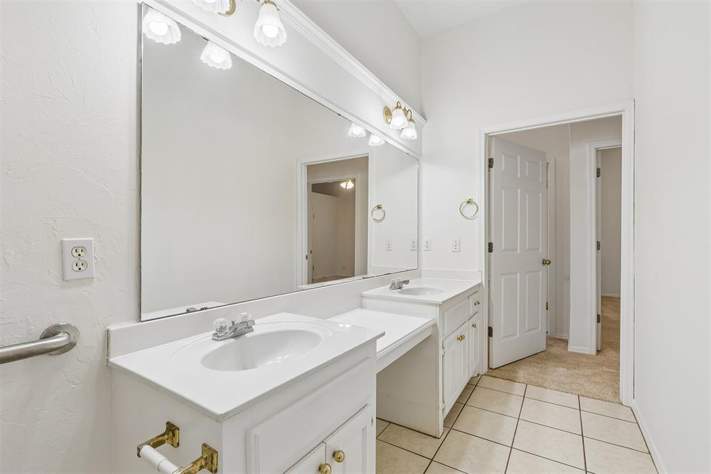 1800 Coopers Hawk Court Property Photo 37