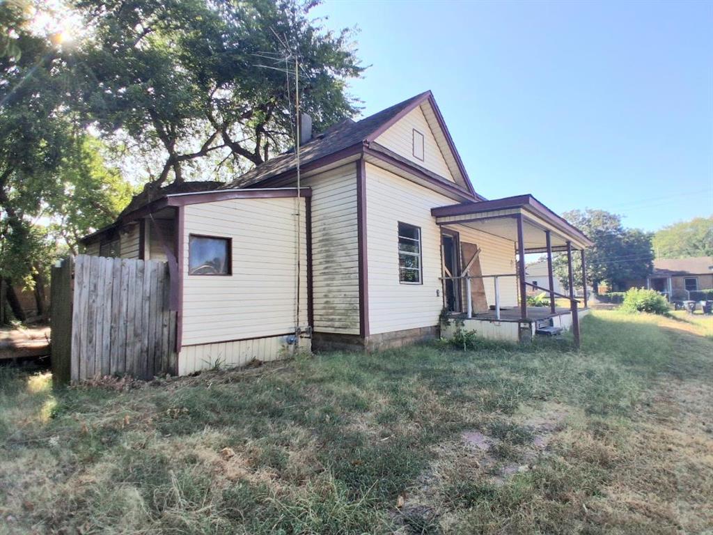 1316 E Main Street Property Photo 2