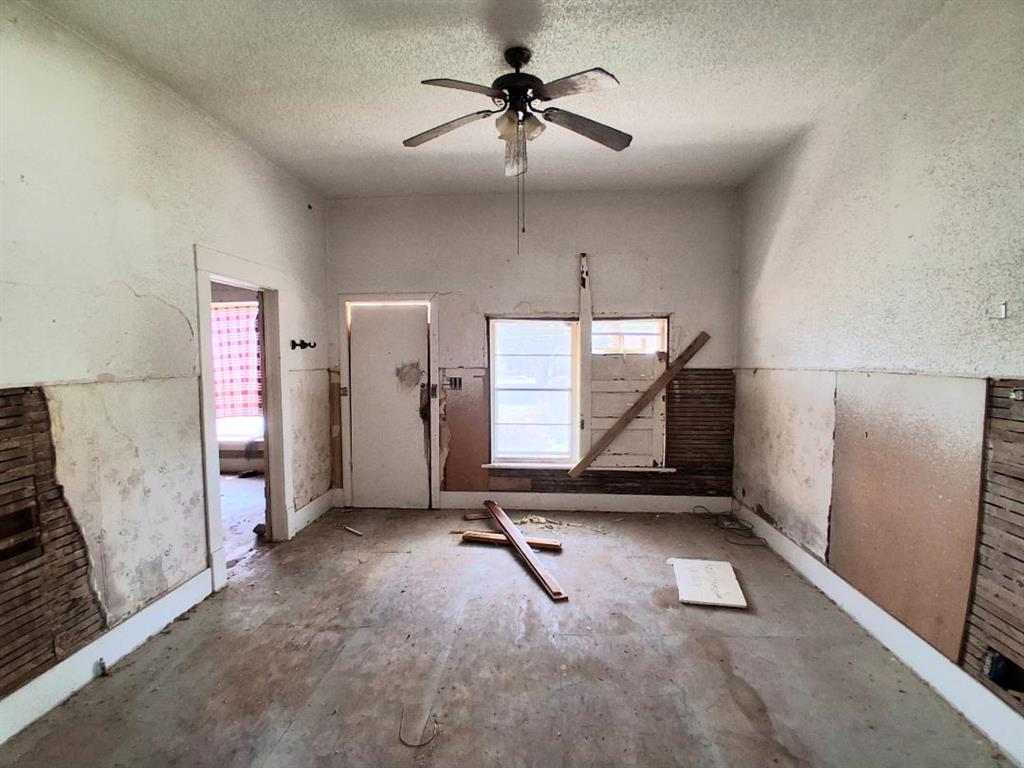 1316 E Main Street Property Photo 4