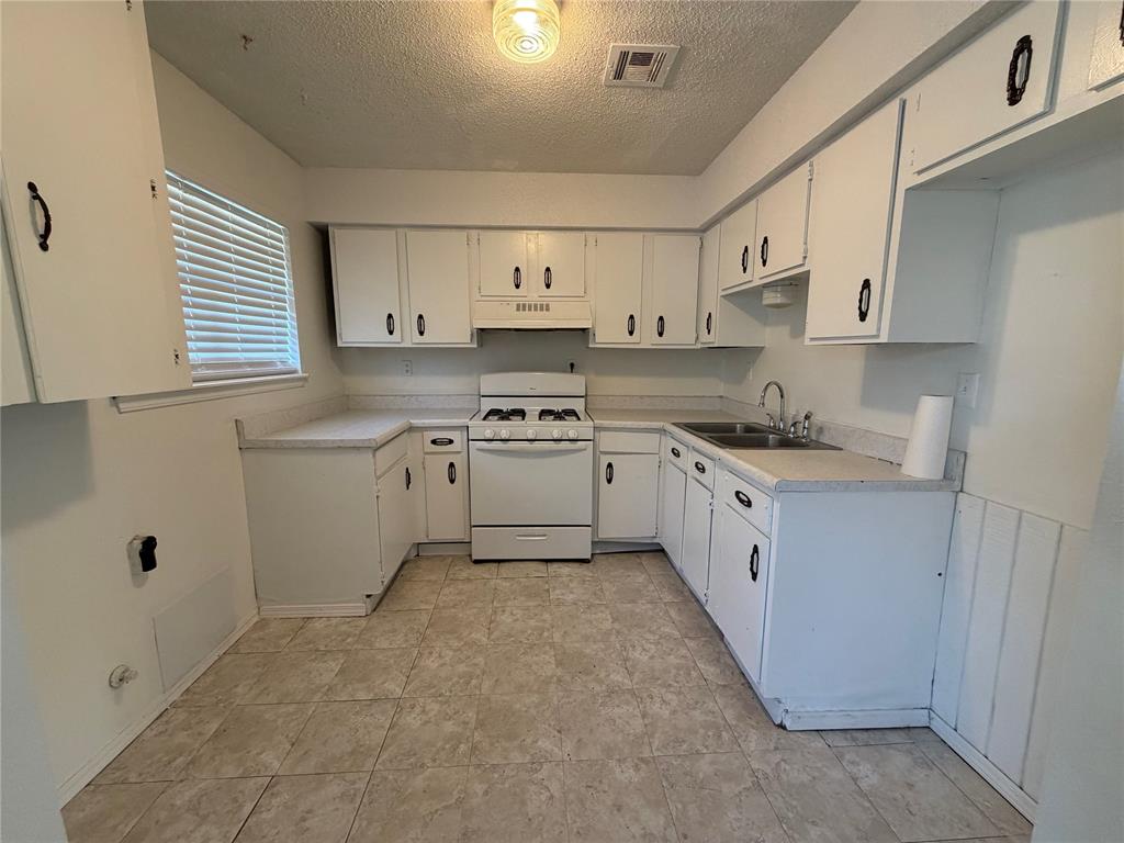 1414 Mitacek Avenue Property Photo 6