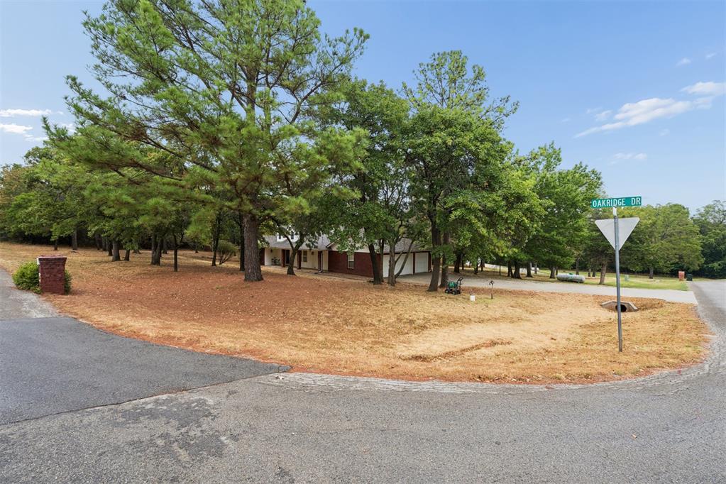 2117 E Oakridge Drive Property Photo