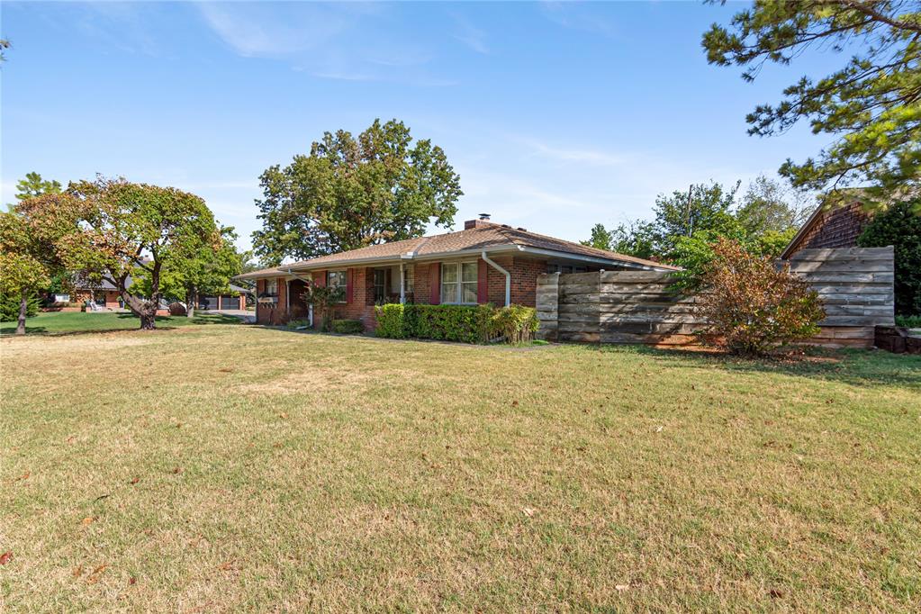 1609 Glenbrook Terrace Property Photo 2