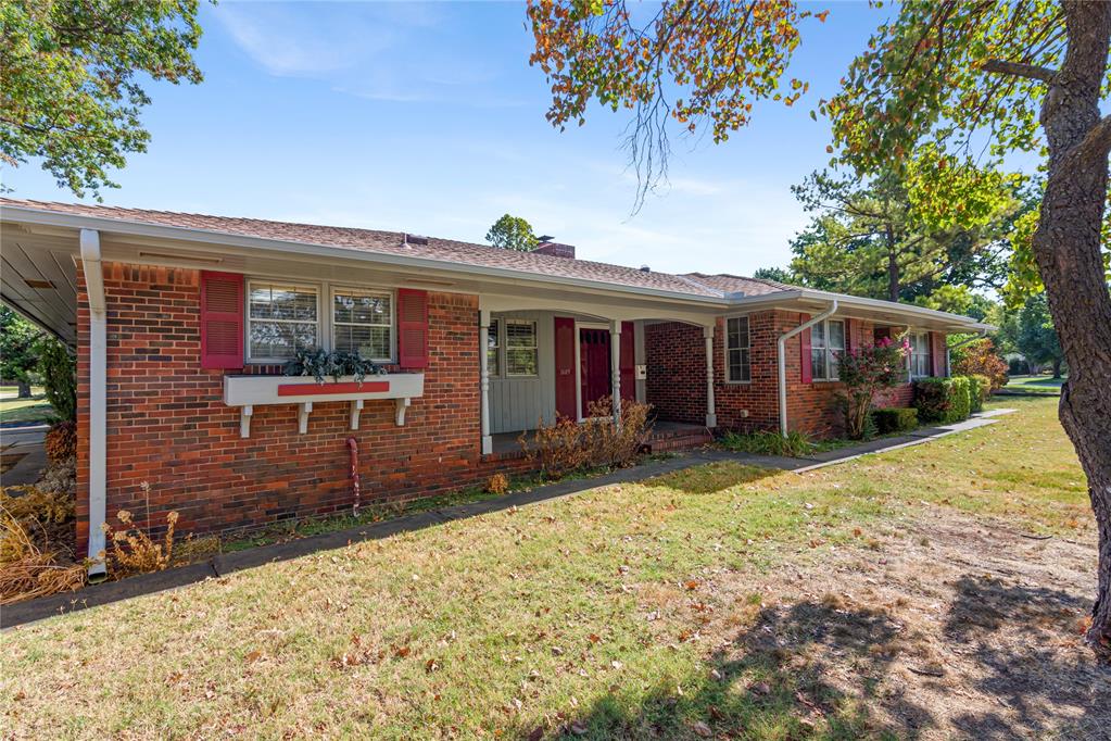 1609 Glenbrook Terrace Property Photo 4