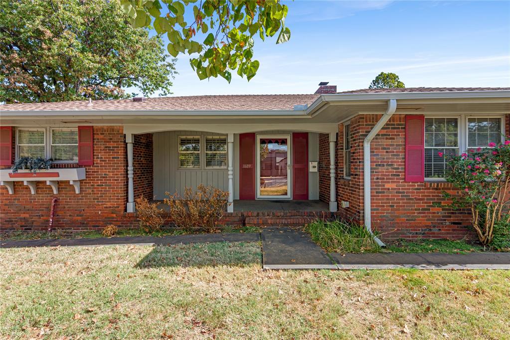 1609 Glenbrook Terrace Property Photo 5