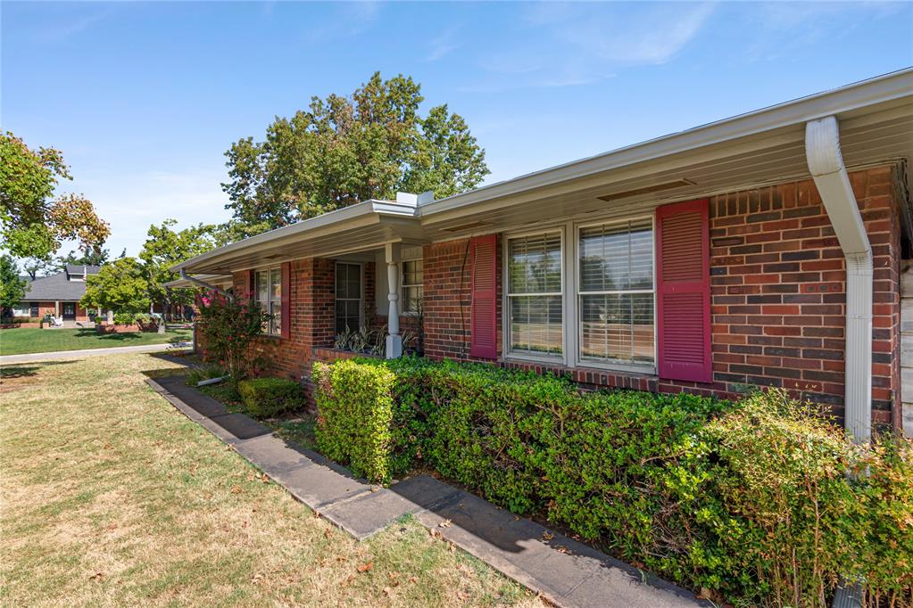 1609 Glenbrook Terrace Property Photo 6
