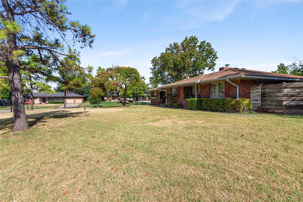 1609 Glenbrook Terrace Property Photo 7