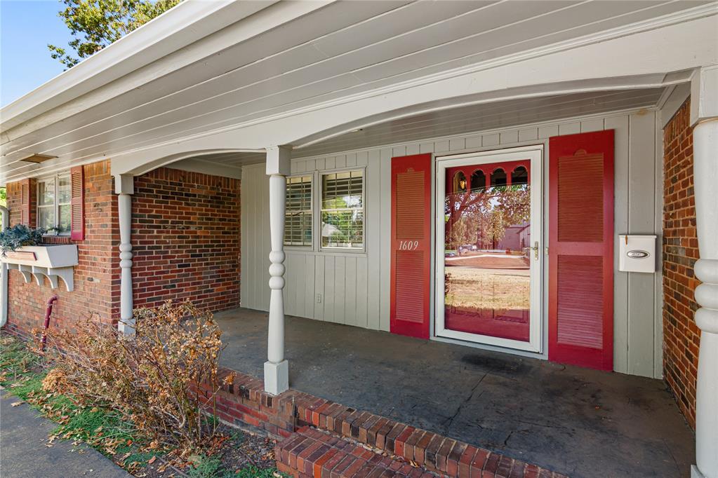 1609 Glenbrook Terrace Property Photo 12