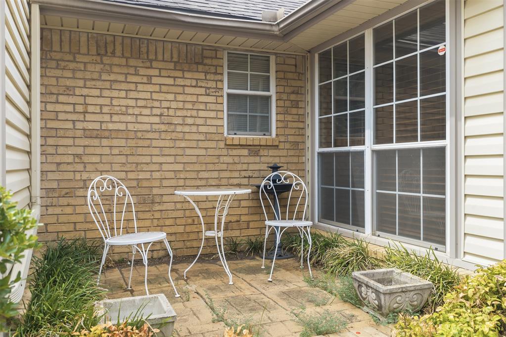 2202 Lakewood Drive Property Photo 3