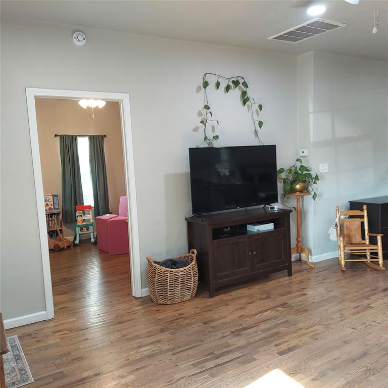 804 N Admire Avenue Property Photo 6