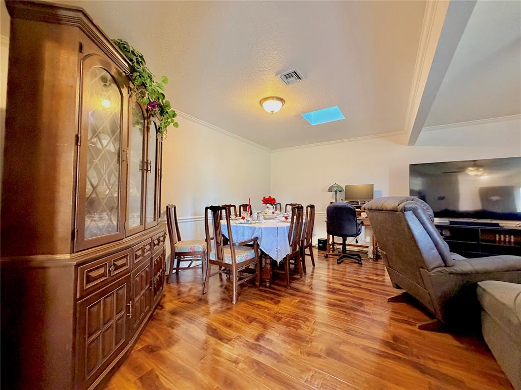 2545 Lynn Lane Property Photo 4
