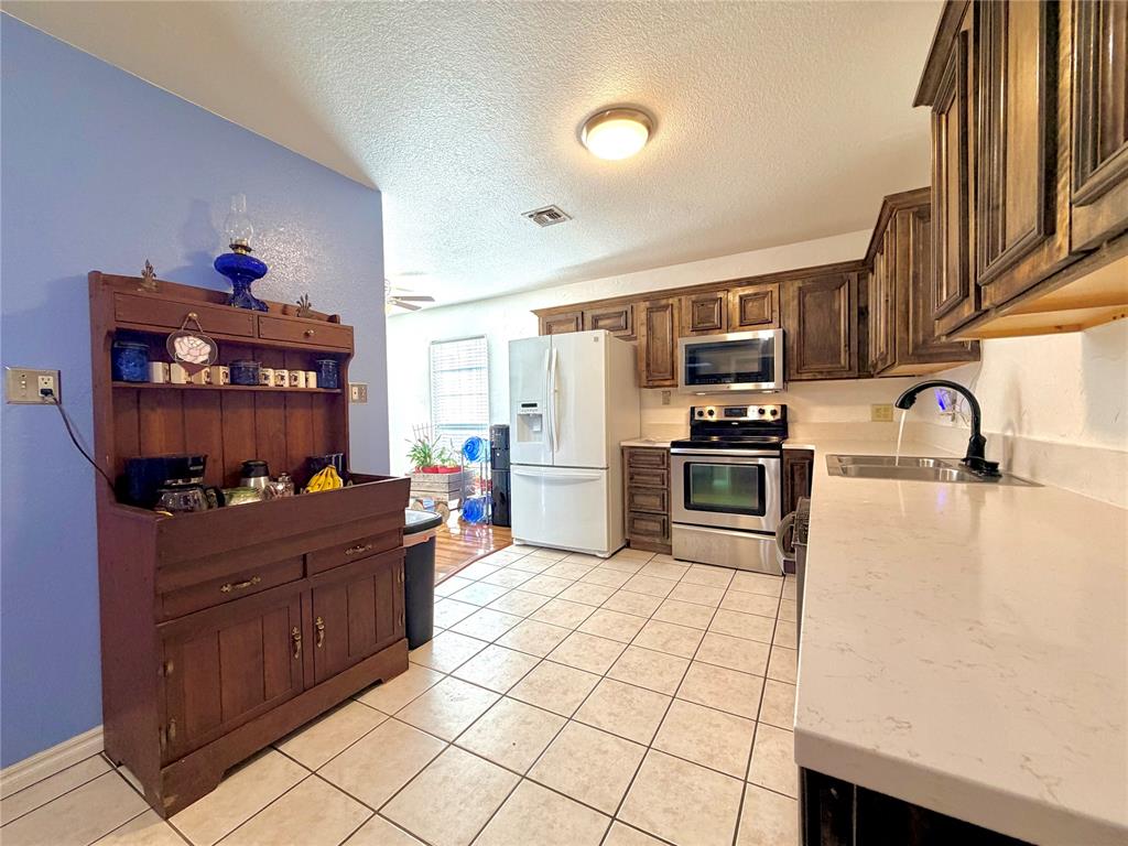 2545 Lynn Lane Property Photo 6