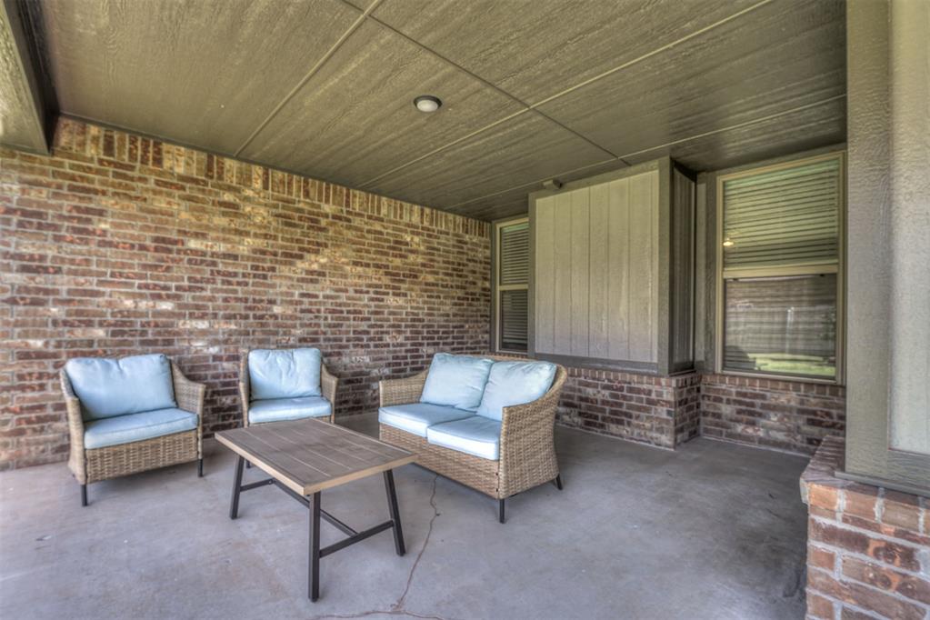11604 Nw 104th Street Property Photo 9