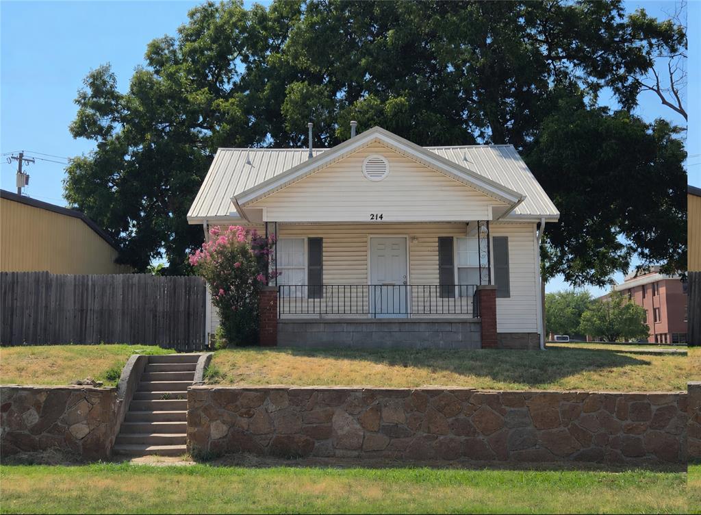 214 N Oklahoma Avenue Property Photo 1