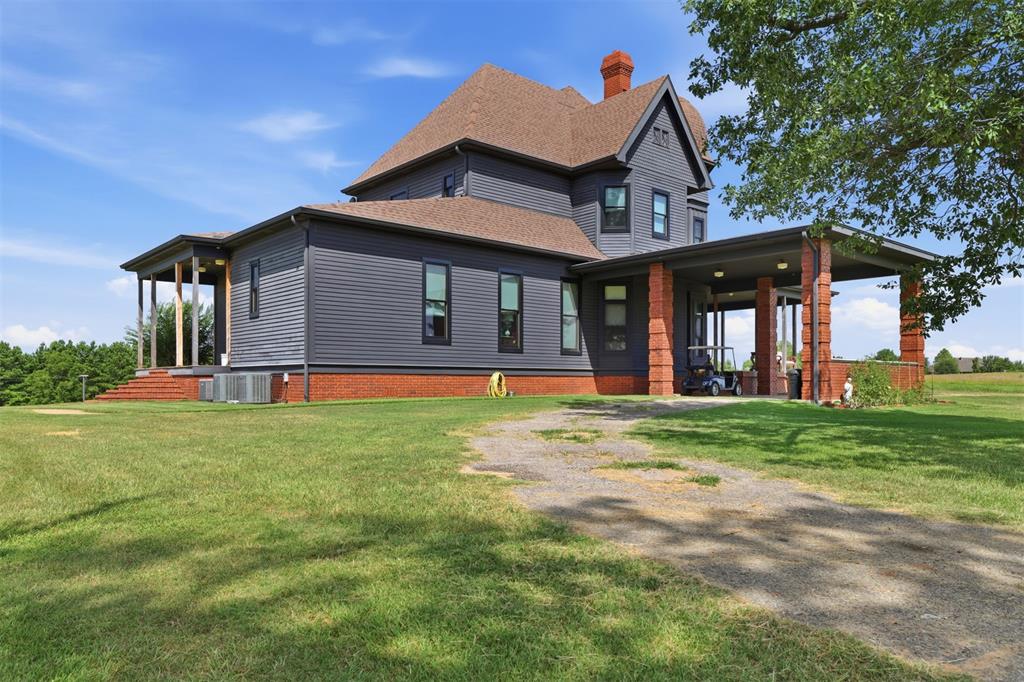 1253 N 4255 Road Property Photo 2