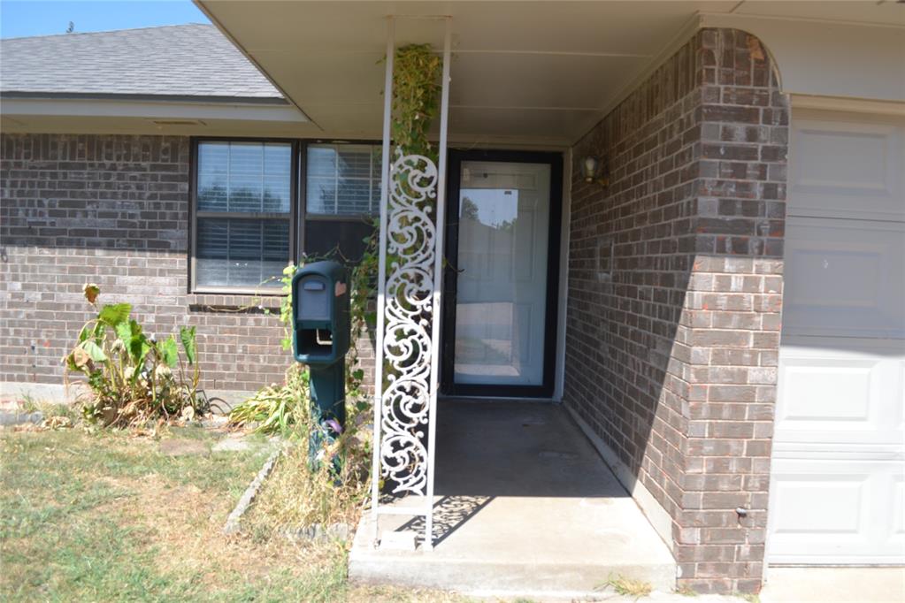 7813 S Miller Boulevard Property Photo 2