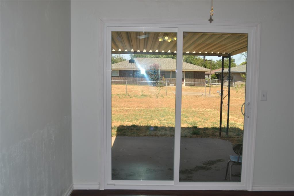 7813 S Miller Boulevard Property Photo 8