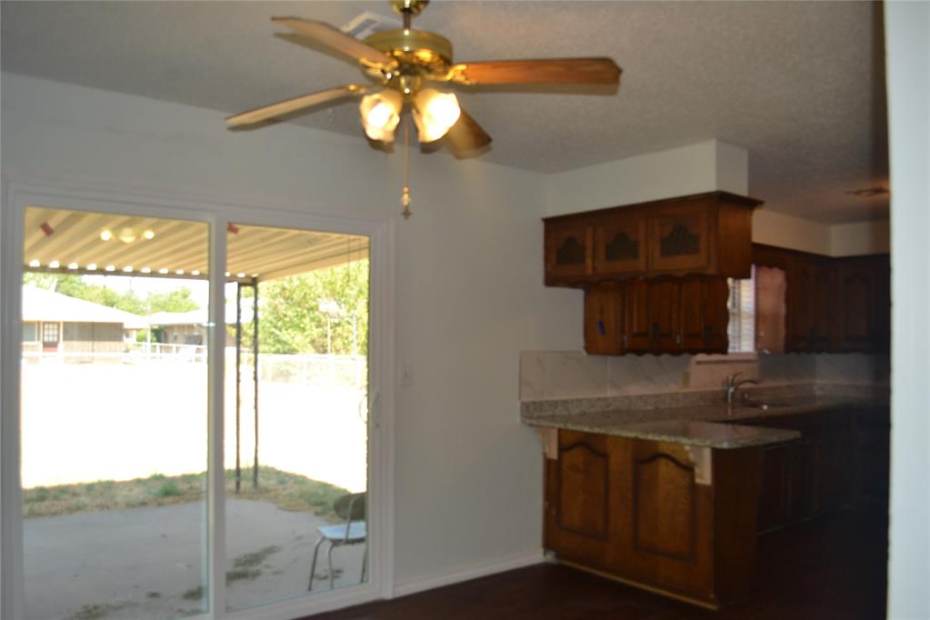 7813 S Miller Boulevard Property Photo 10